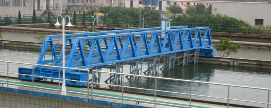 行車式刮吸泥機